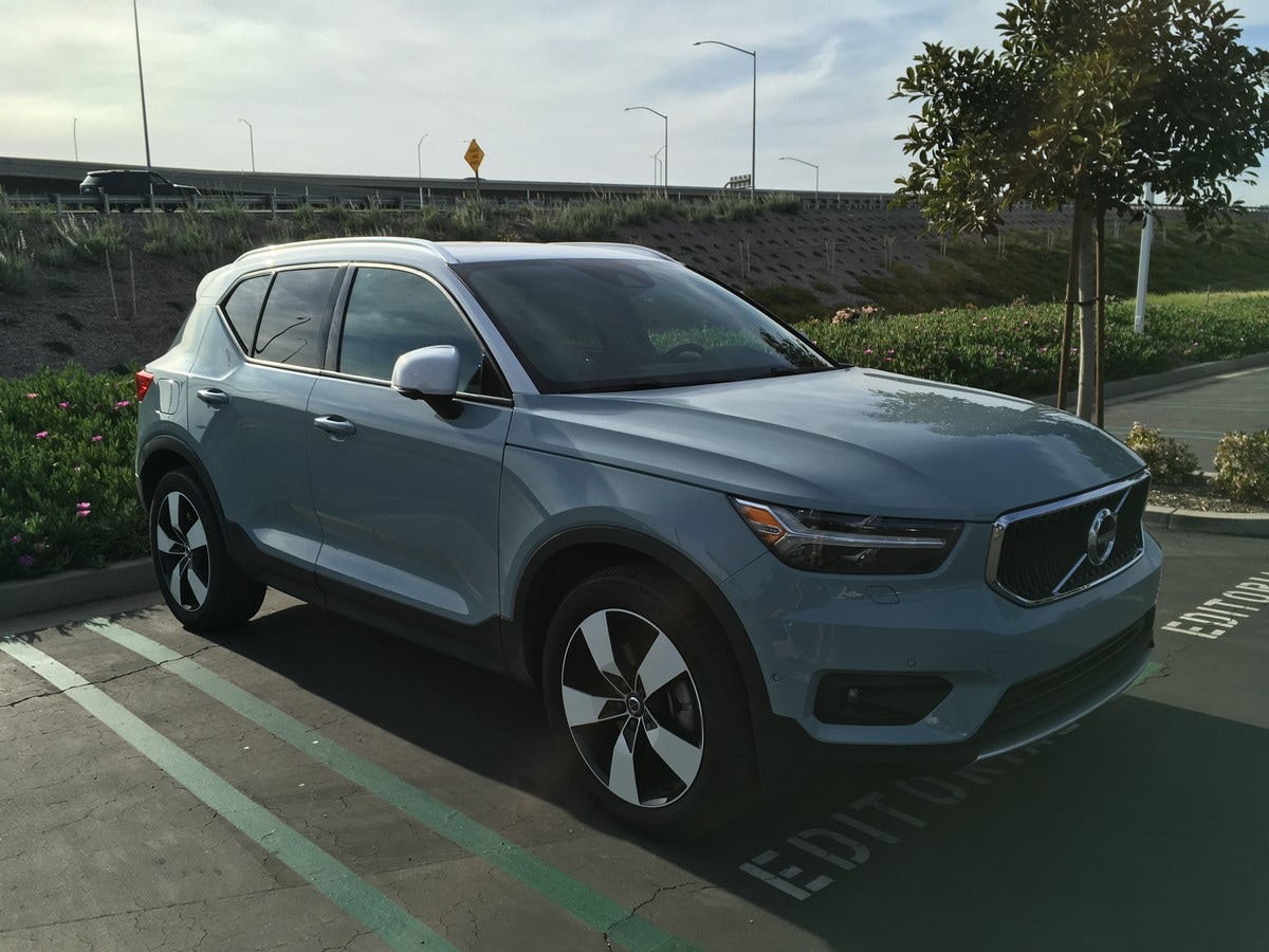 06 2019 Volvo XC Carwash