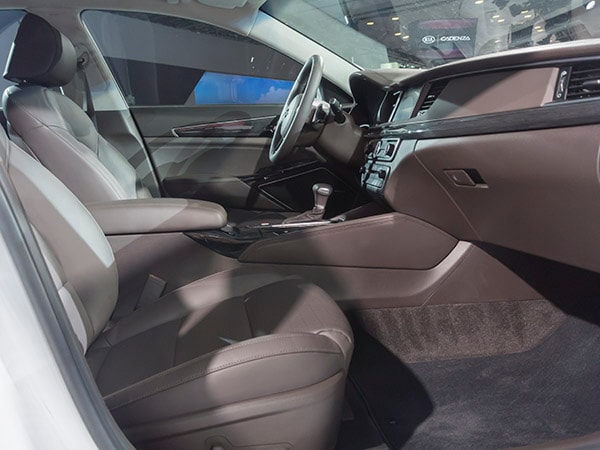 07 2017 Kia Cadenza