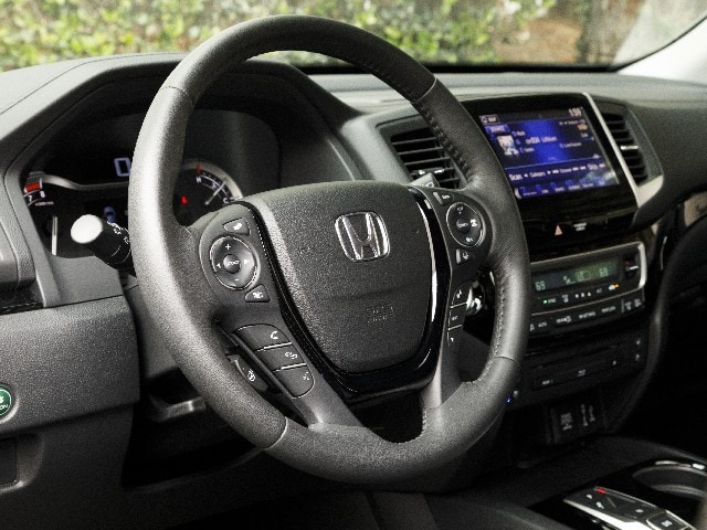 07 2017 Honda Pilot Comparo