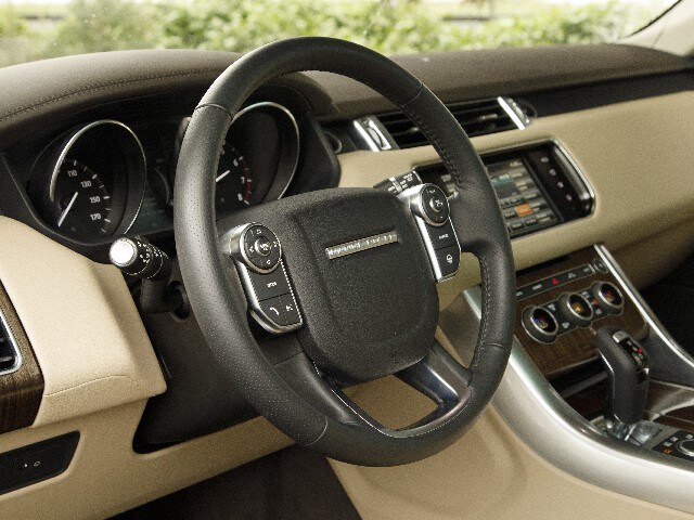 07 2017 Range Rover Sport Comparo