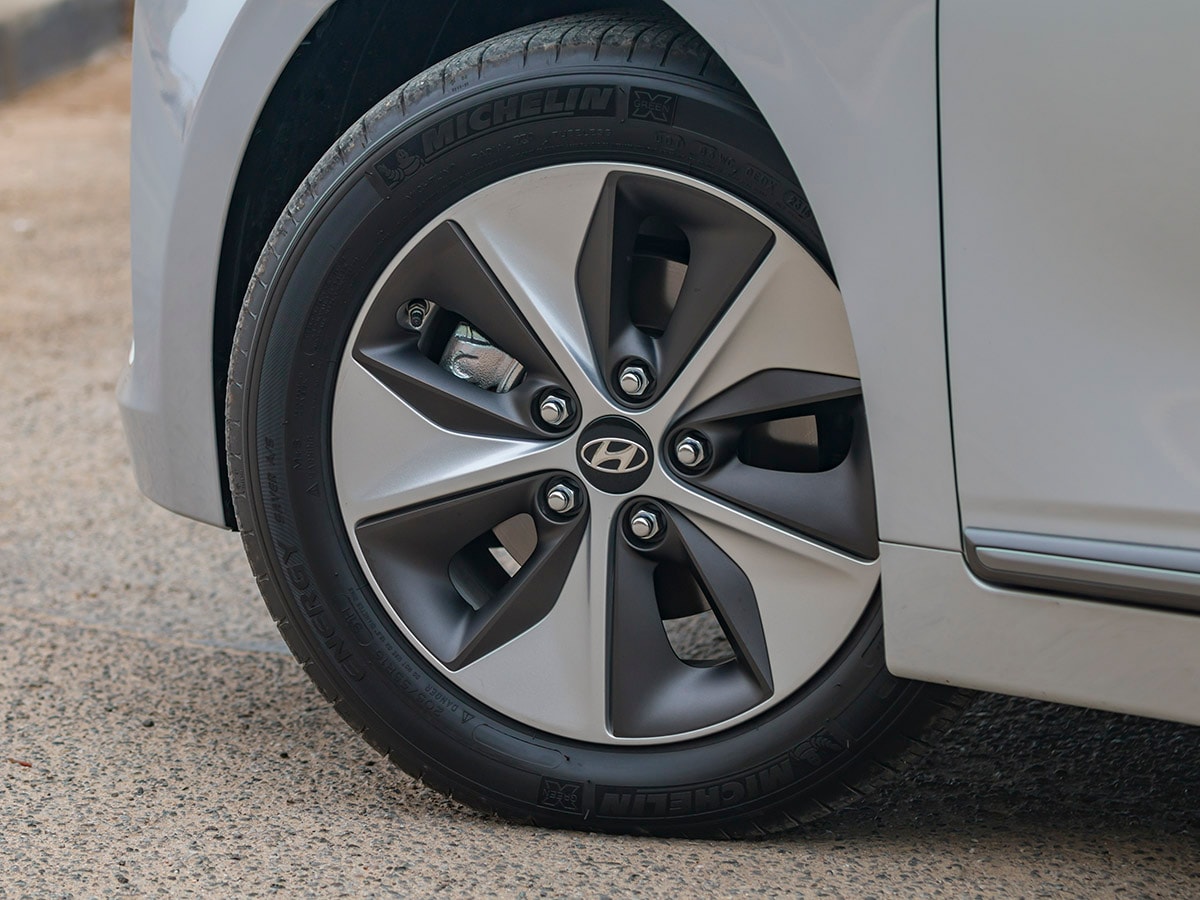 08 2017 Hyundai Ioniq Electric Exterior KBB