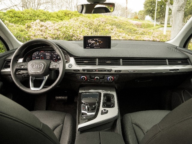 08 2017 Audi Q7 Comparo