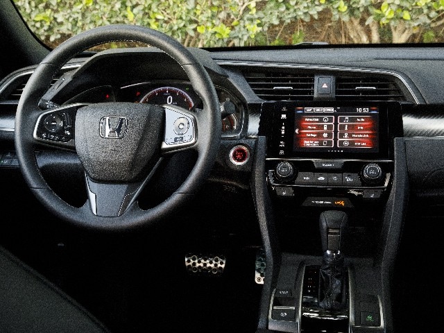 08 2017 Honda Civic Hatch Comparo