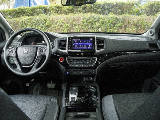 08 2017 Honda Pilot Comparo
