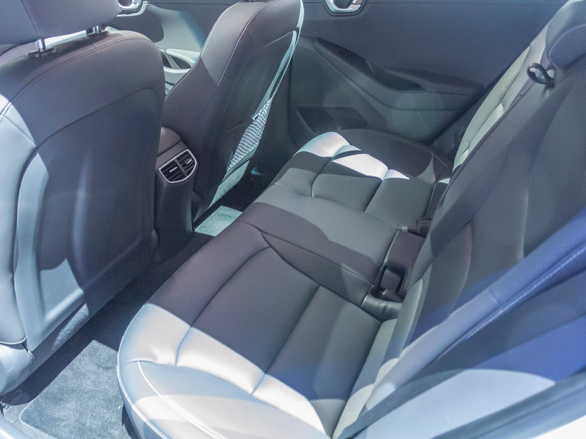 08 2017 Hyundai Ioniq LA