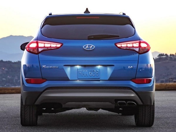 08 2017 Hyundai Tucson Night