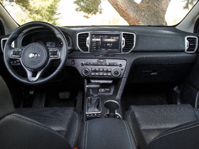 08 2017 Kia Sportage Comparo