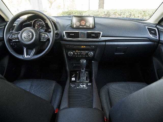 08 2017 Mazda Mazda3 Hatch Comparo