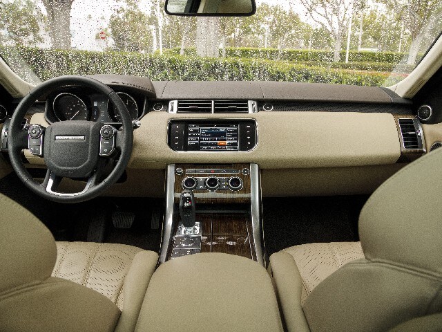 08 2017 Range Rover Sport Comparo