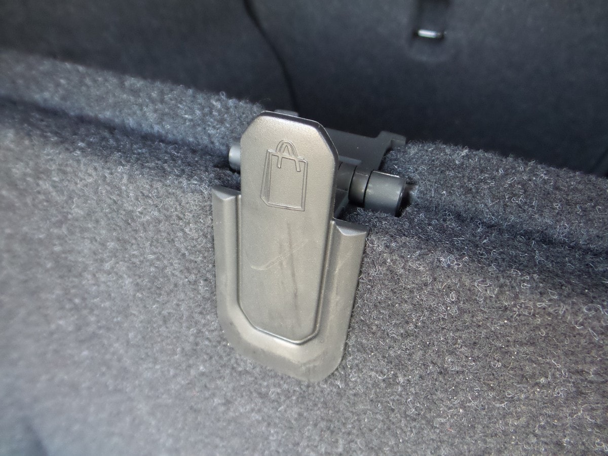 08 2019 Volvo XC40 Cargo Divider