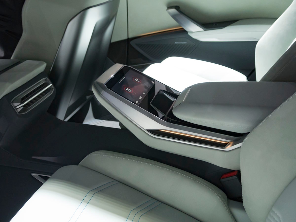 08 Audi Q8 Concept Detroit KBB