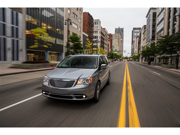 09 2015 Chrysler Town & Country