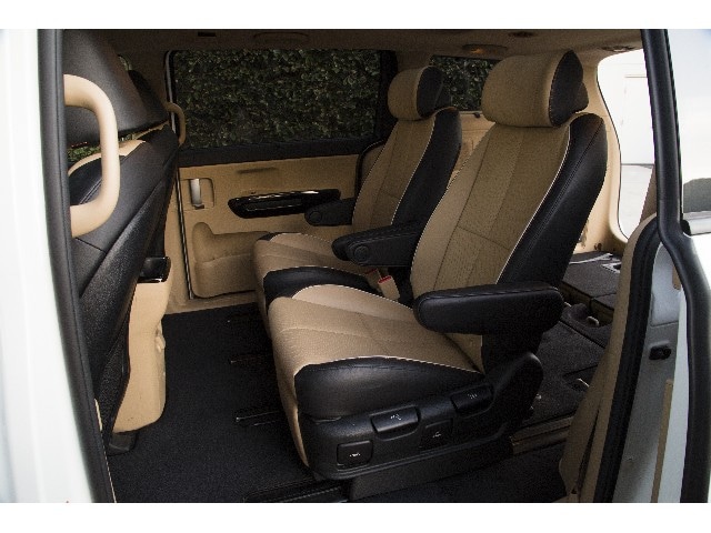 09 2016 Kia Sedona FC 640