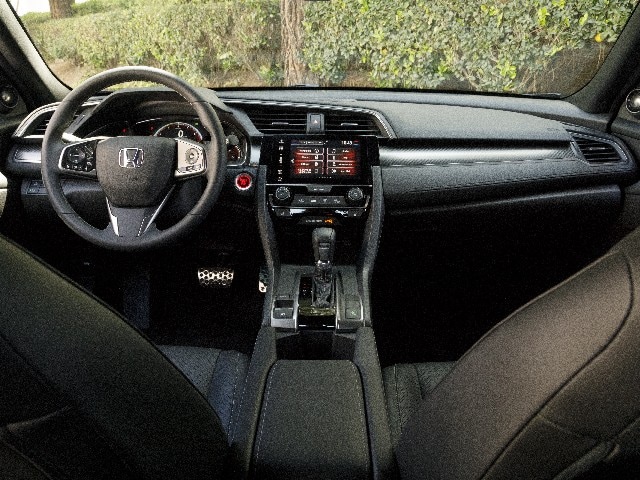 09 2017 Honda Civic Hatch Comparo