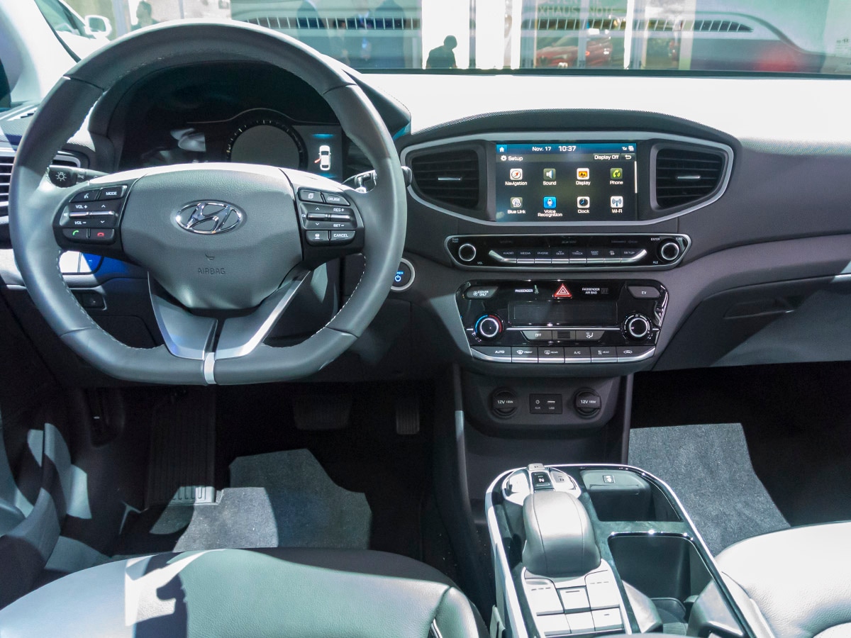 09 2017 Hyundai Ioniq LA