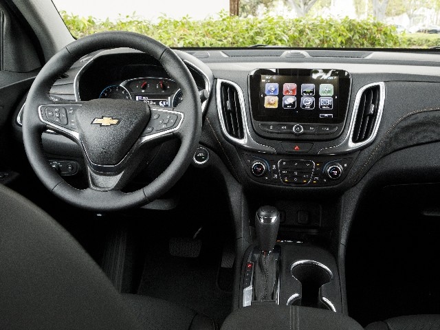 09 2018 Chevrolet Equinox Comparo