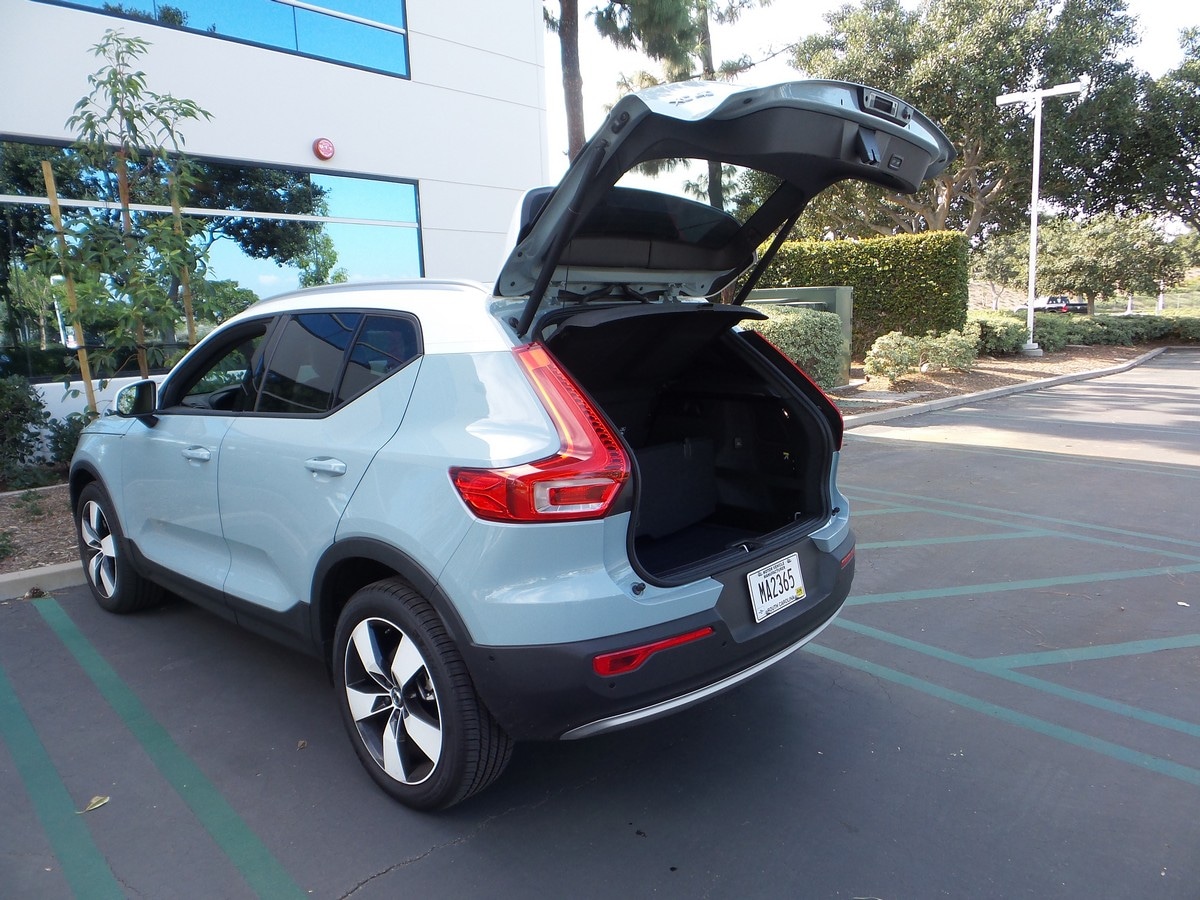 09 2019 Volvo XC40 Cargo Divider