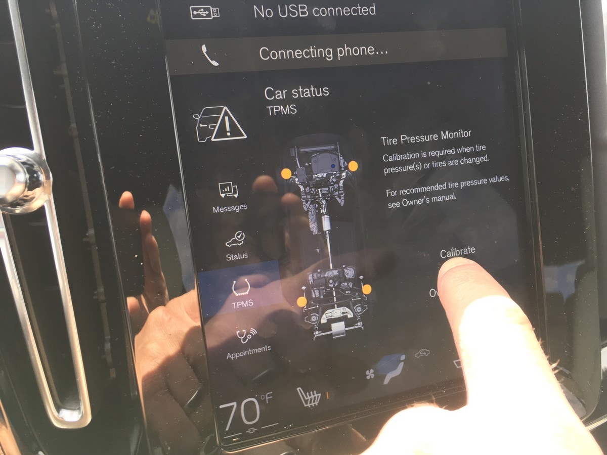 09 2019 Volvo XC40 Tire Warning