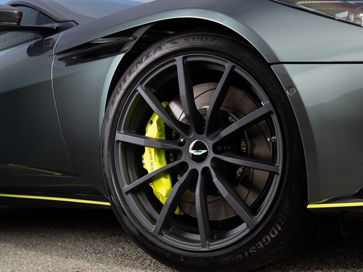 09 2019 Aston Martin Db11 Amr Oem