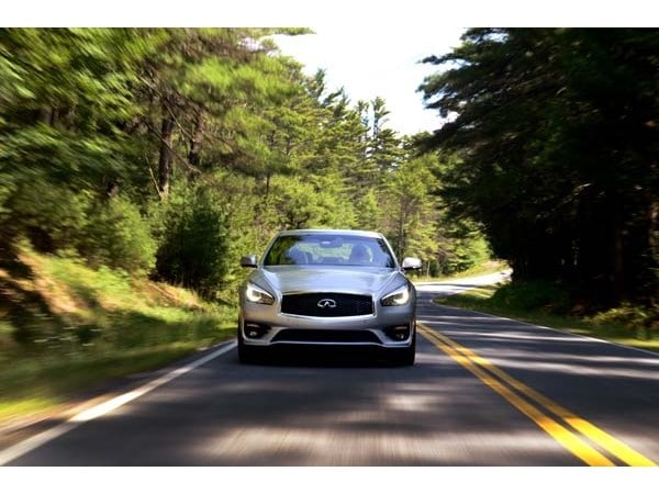 10 2015 Infiniti Q70