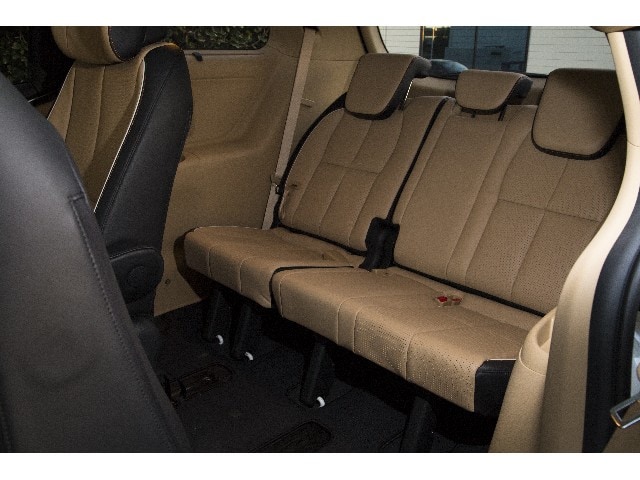 10 2016 Kia Sedona FC 640