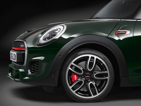 2016 Mini JCW Convertible unveiled