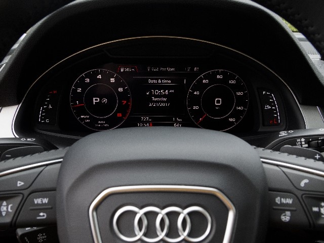 10 2017 Audi Q7 Comparo