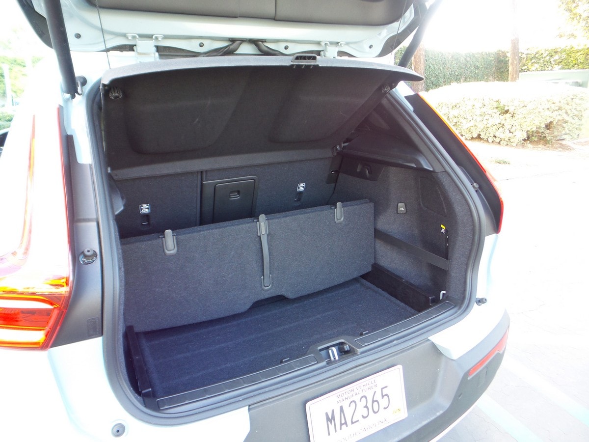 10 2019 Volvo XC40 Cargo Divider