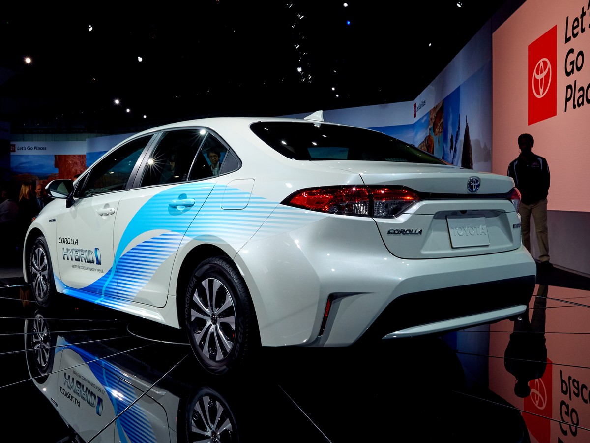 10 2020 Toyota Corolla Hybrid LA