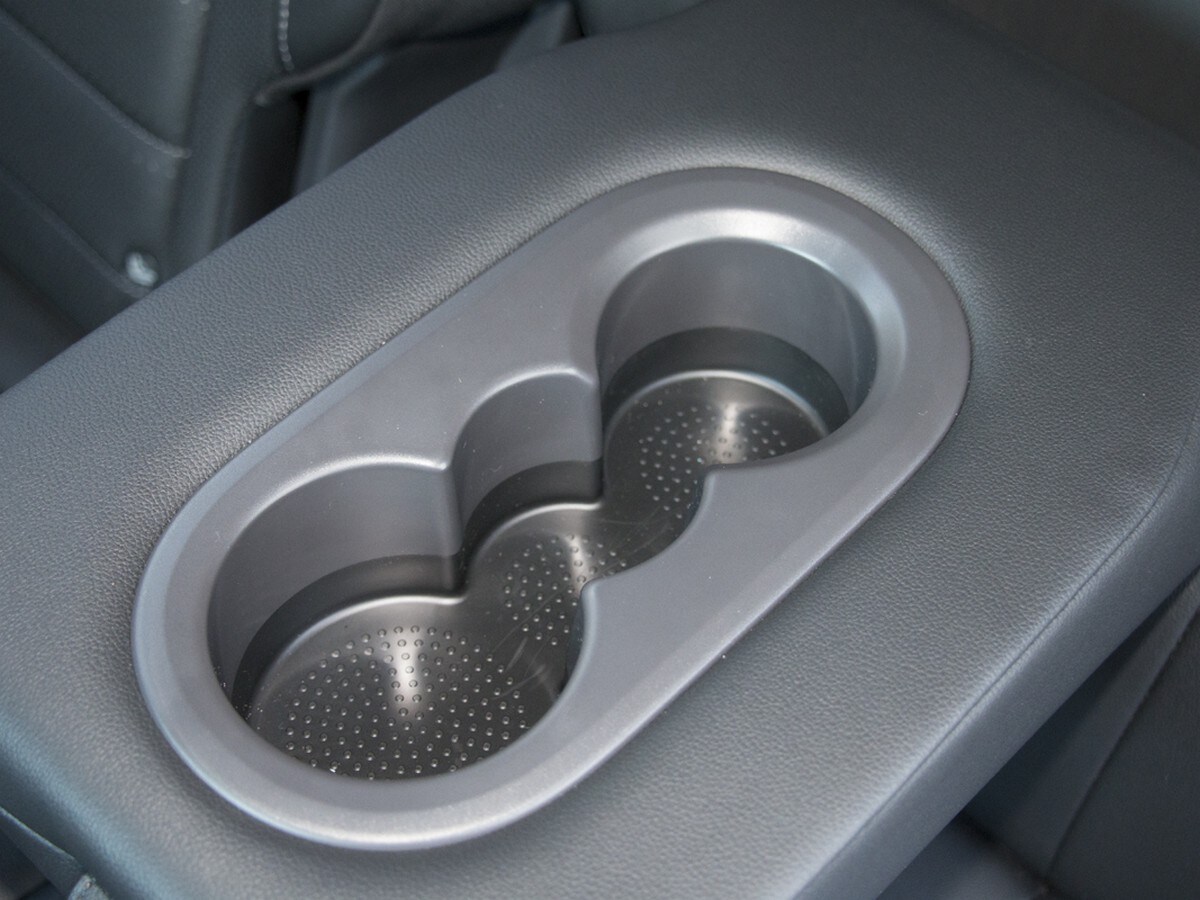 10a 2018 Vw Atlas Cupholders