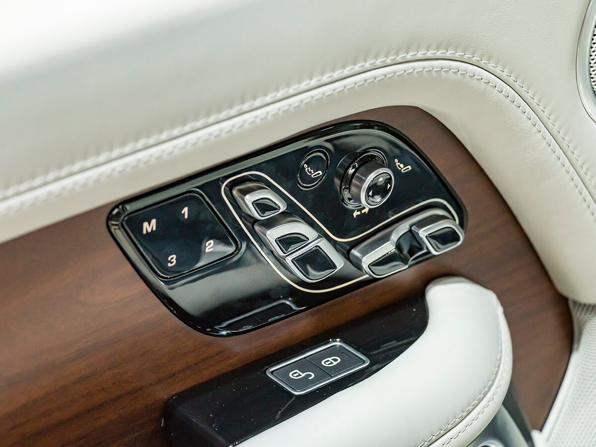 11 2018 Land Rover Range Rover SVAutobiography LAAS KBB