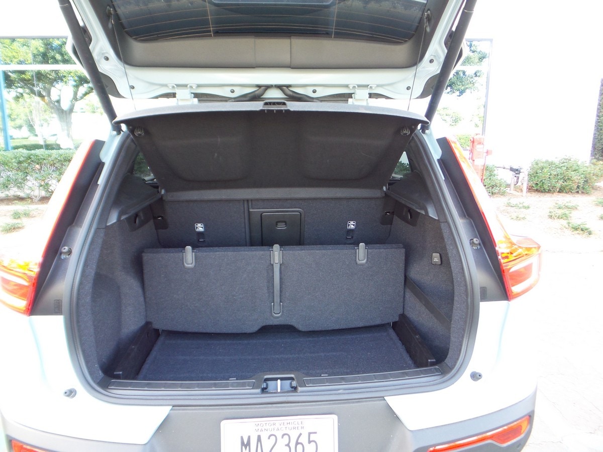 11 2019 Volvo XC40 Cargo Divider