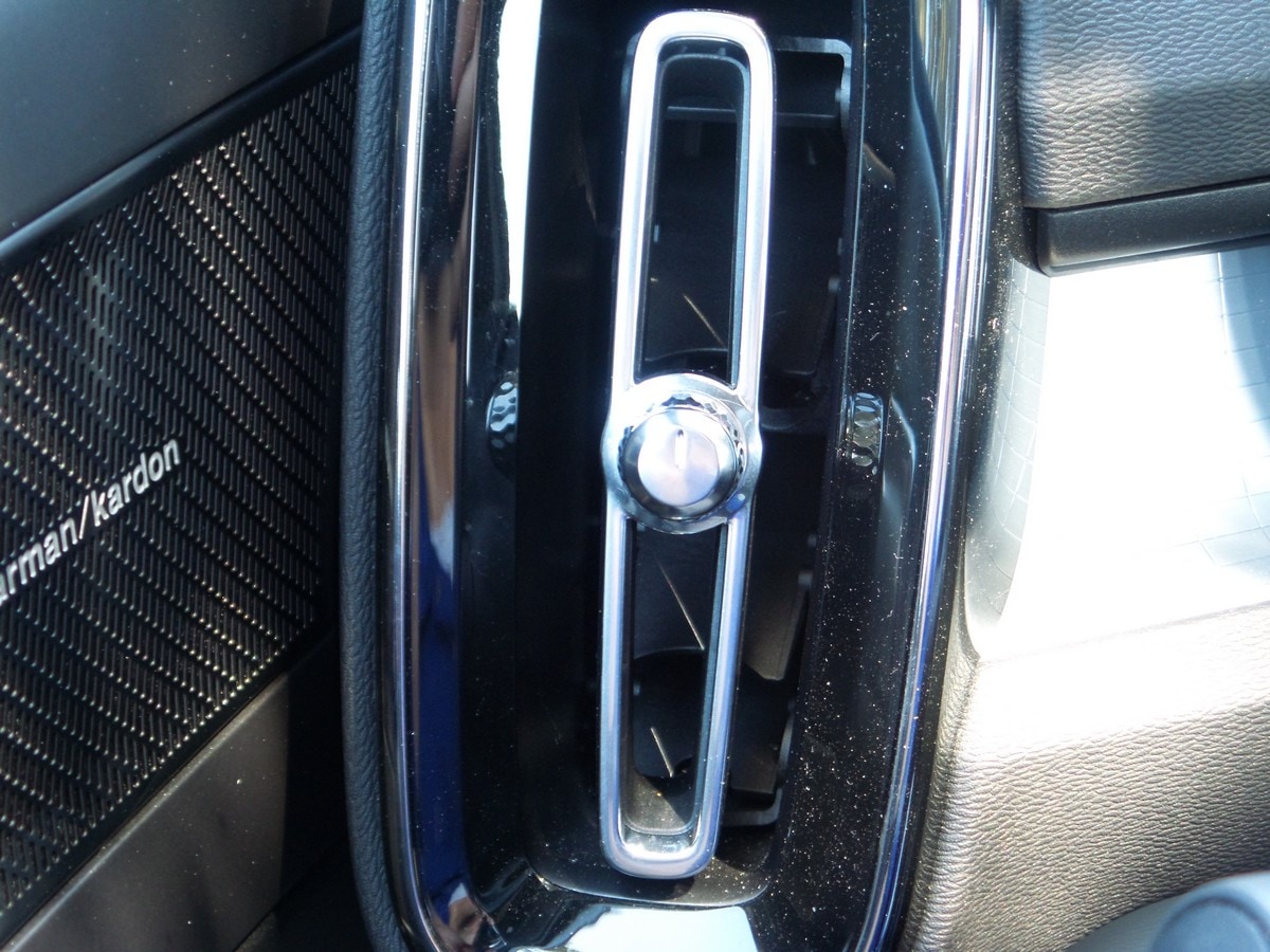 11 2019 Volvo XC40 Climate
