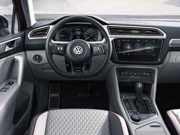 11 VW Tiguan GTE Concept Crpd