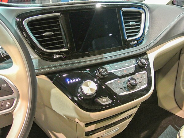 12 2017 Chrysler Pacifica