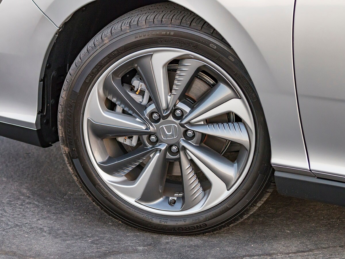 12 2018 Honda Clarity PHEV Exterior KBB