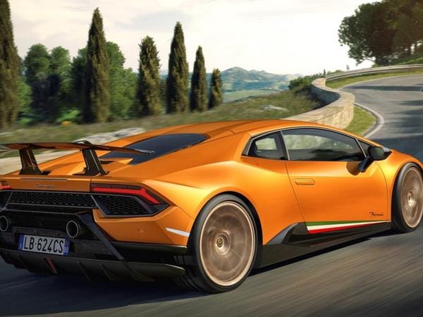 12 2018 Lamborghini Huracan Performante