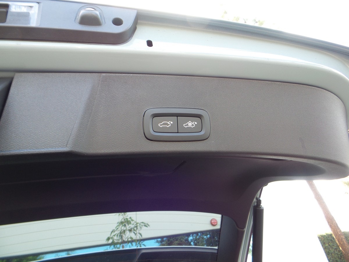 12 2019 Volvo XC40 Cargo Divider