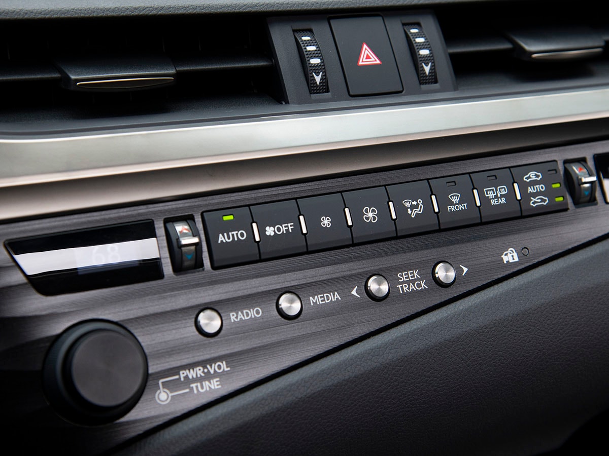 12 2019 Lexus Es 300h Bb