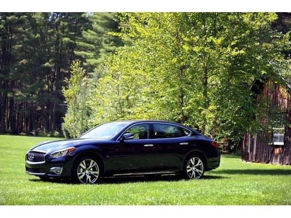 13 2015 Infiniti Q70