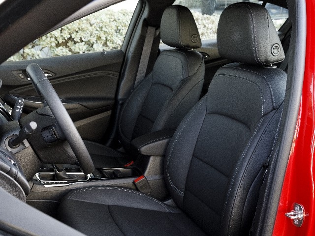13 2017 Chevrolet Cruze Hatch Comparo