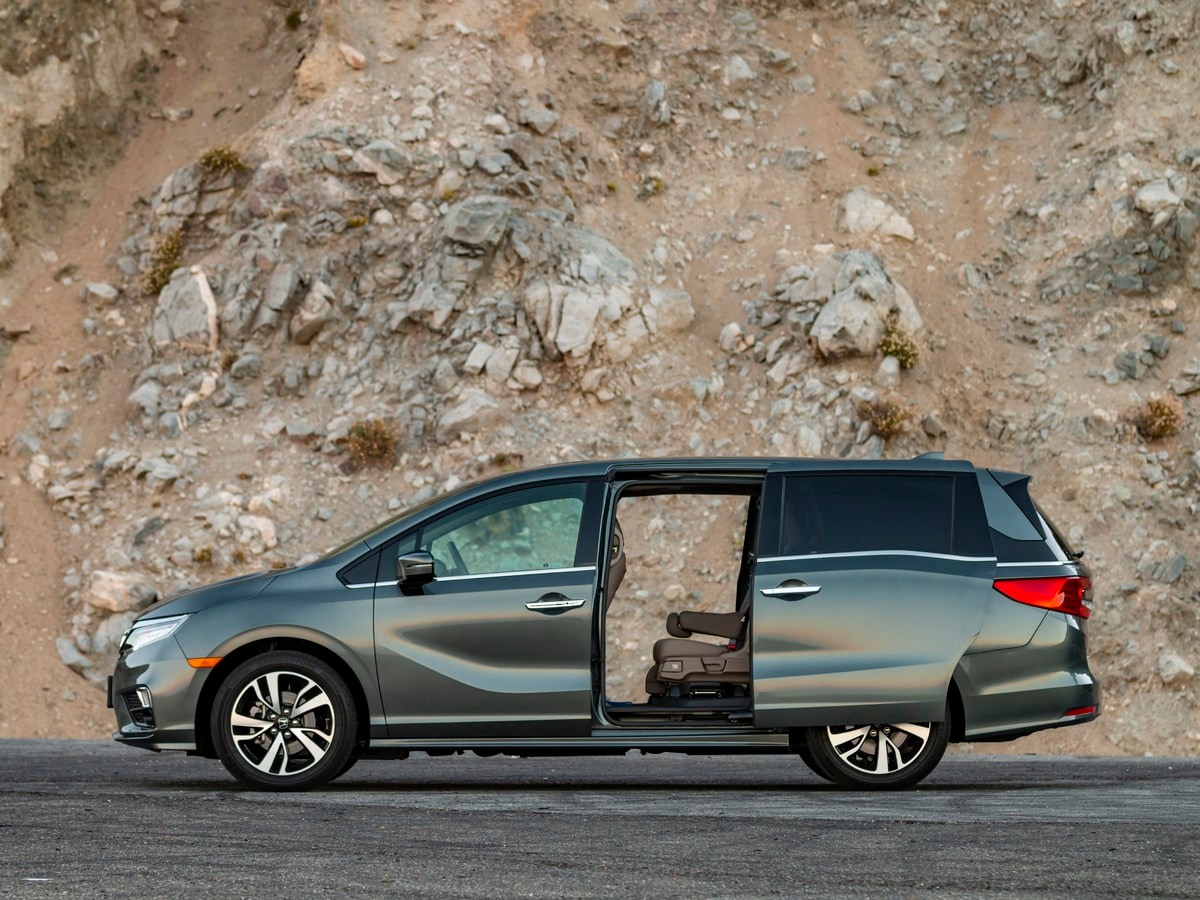 13 2018 Honda Odyssey LT Exterior KBB