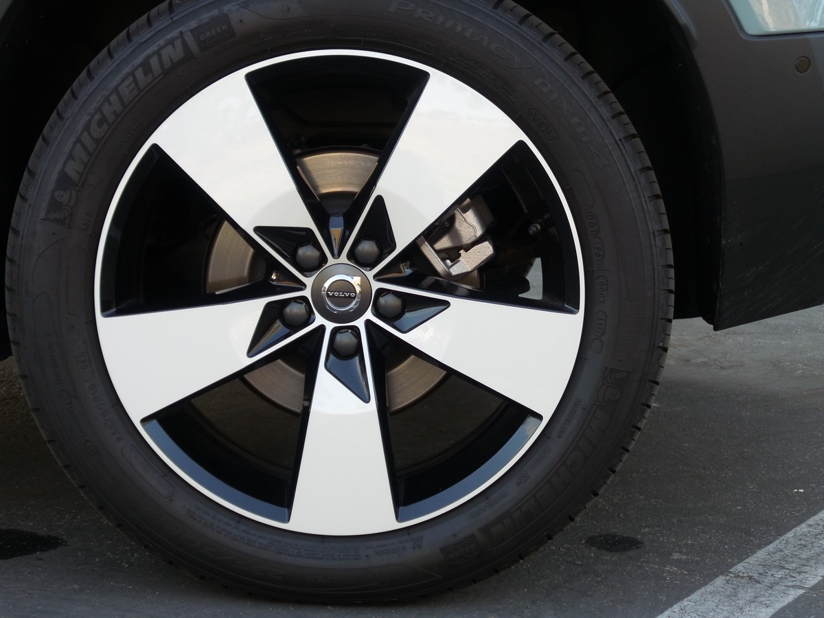 13 2019 Volvo XC40 Long Term