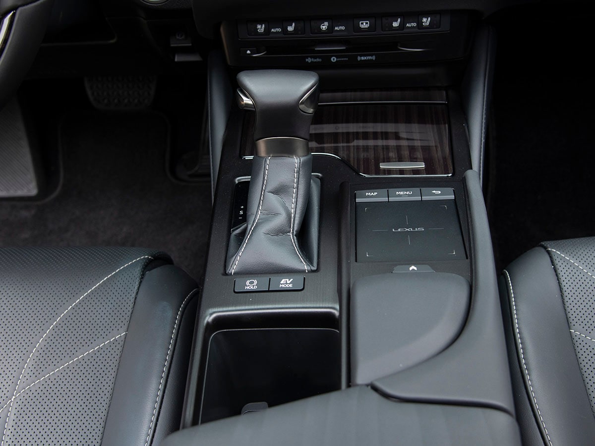 13 2019 Lexus Es 300h Bb