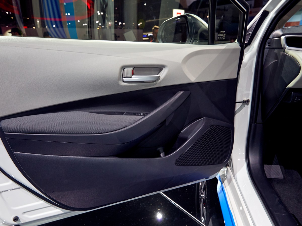 13 2020 Toyota Corolla Hybrid LA
