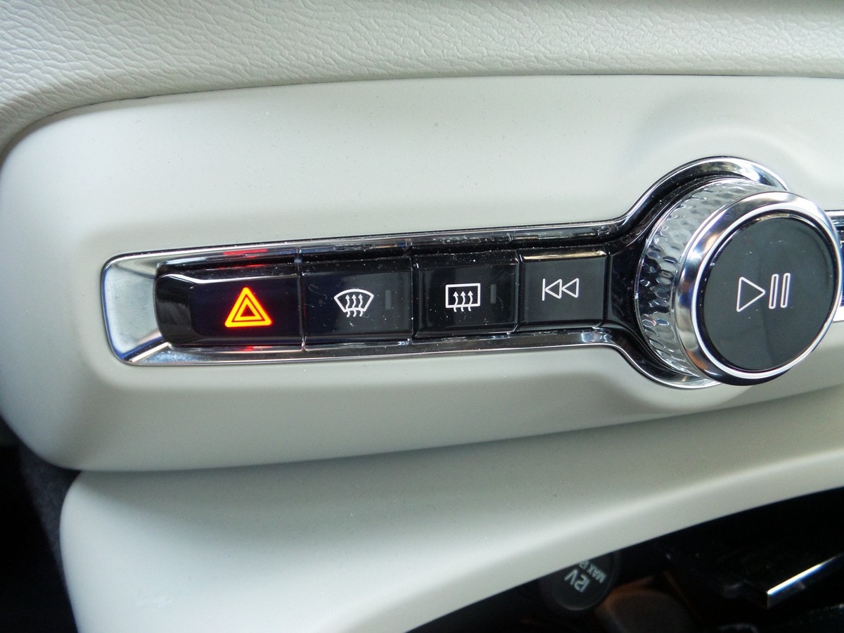 14 2019 Volvo XC40 Climate