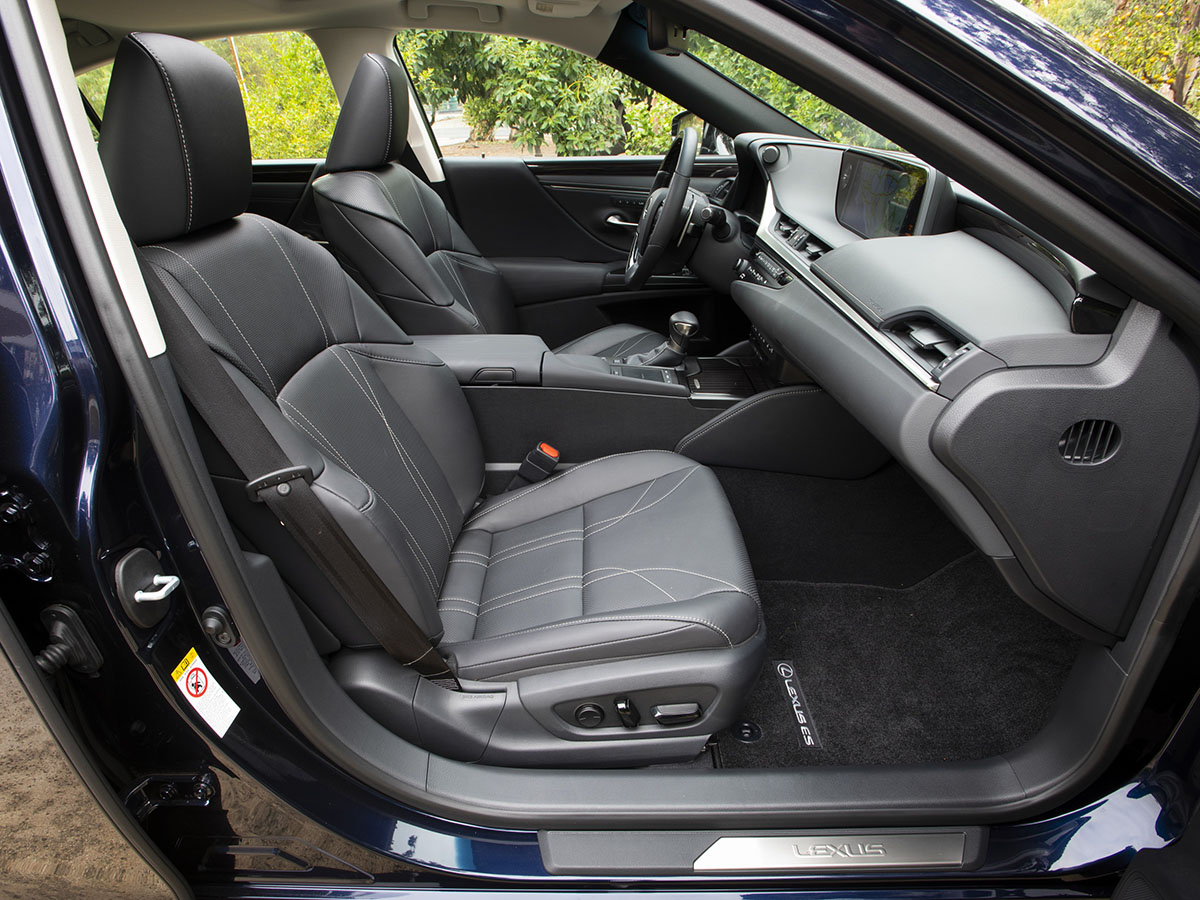 14 2019 Lexus Es 300h Bb