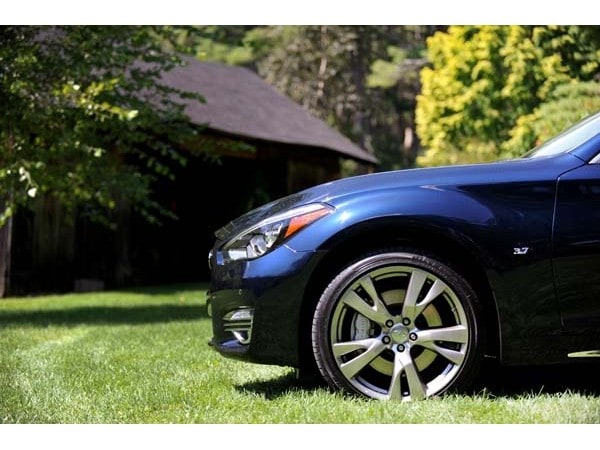 15 2015 Infiniti Q70