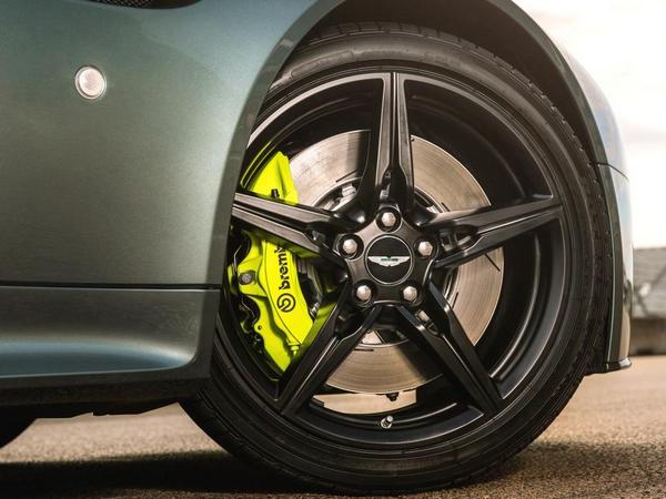 15 2017 Aston Martin V8 Vantage Amr