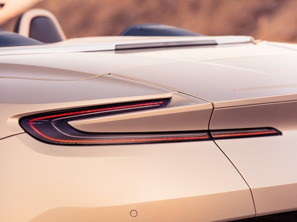 15 2018 Aston Martin Db11 Volante Oem